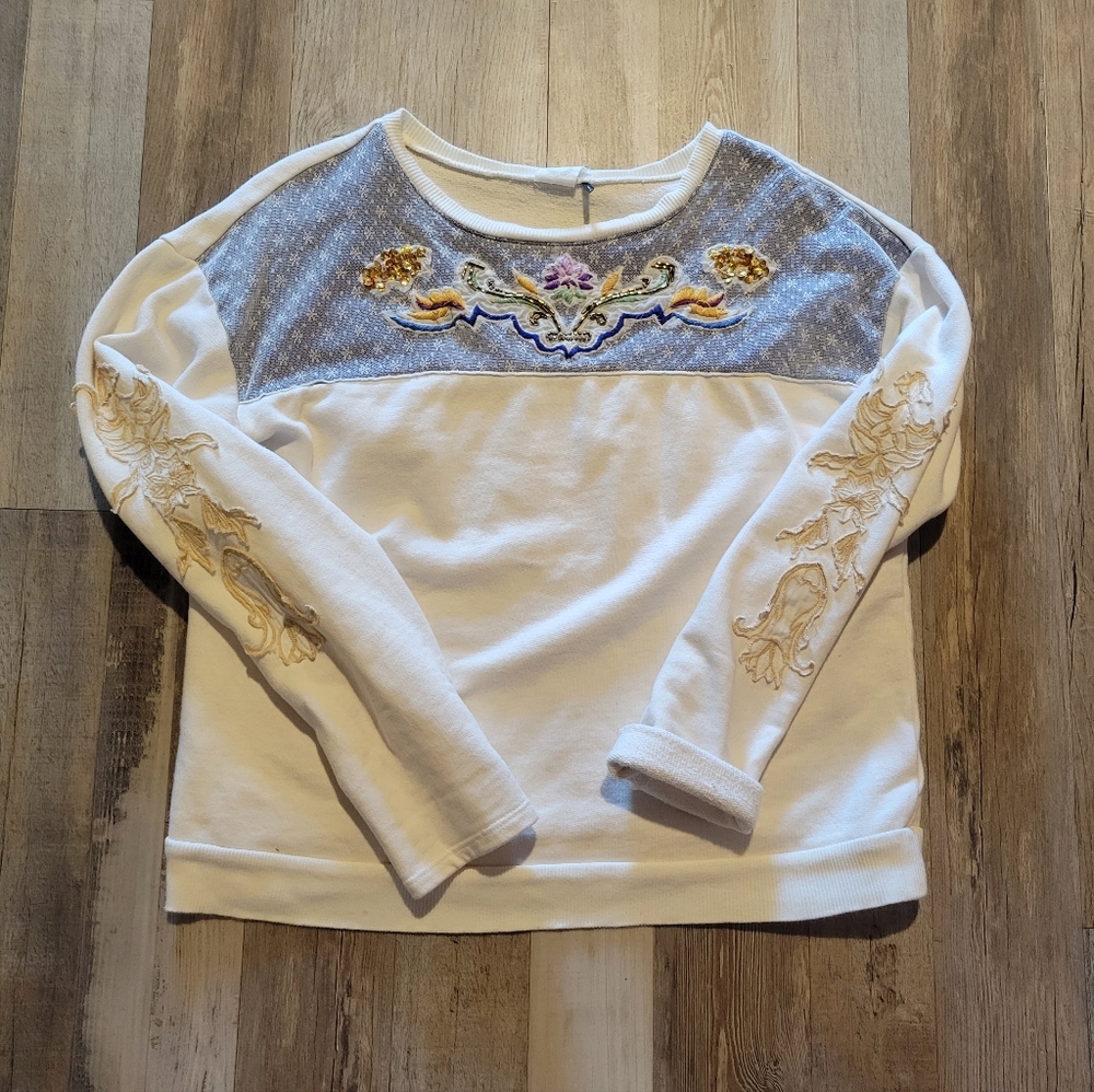 Women's Anthropologie Akemi + Kin  Embroidered Sweater sequins Size X-Small Boho